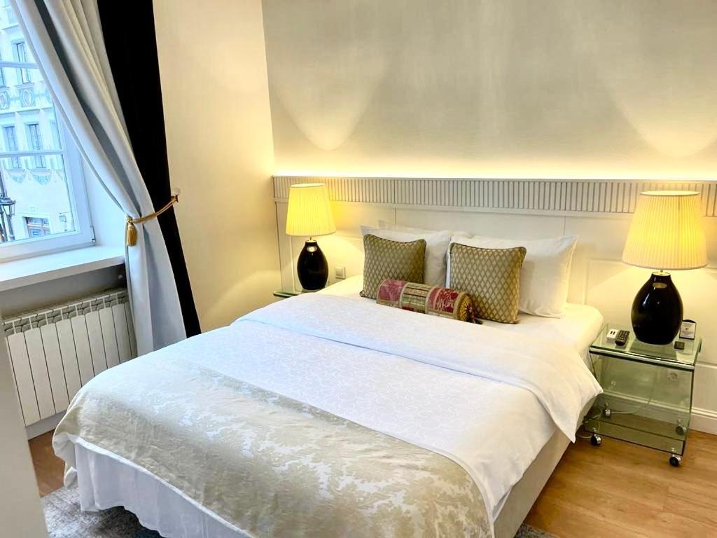 Luxury Apartments Mondrian Market Square III Warsaw Room photo