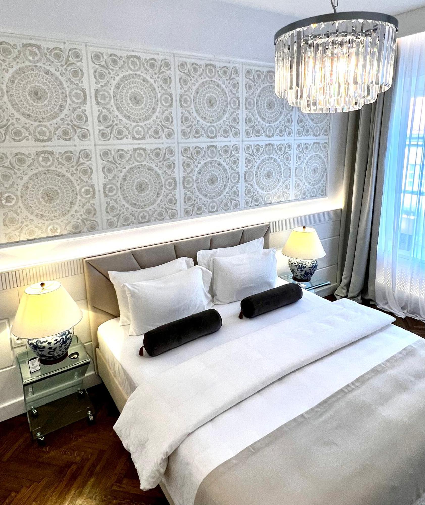 Luxury Apartments Mondrian Market Square III Warsaw Room photo