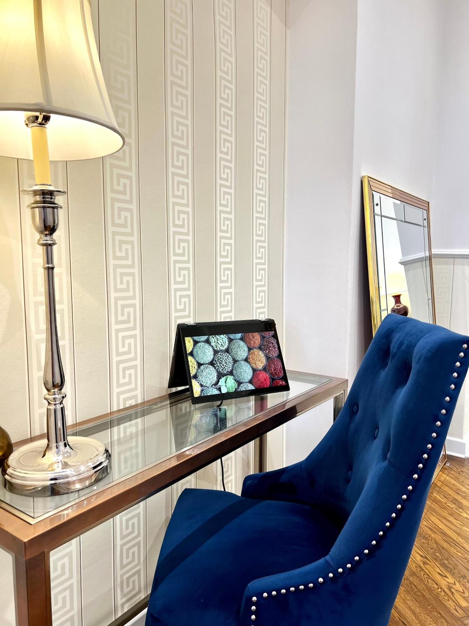 Luxury Apartments Mondrian Market Square III Warsaw Room photo