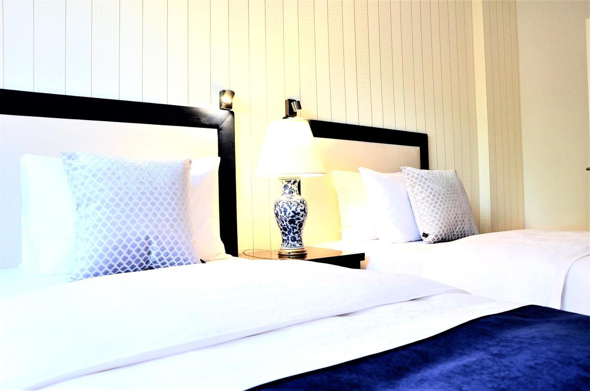 Luxury Apartments Mondrian Market Square III Warsaw Room photo