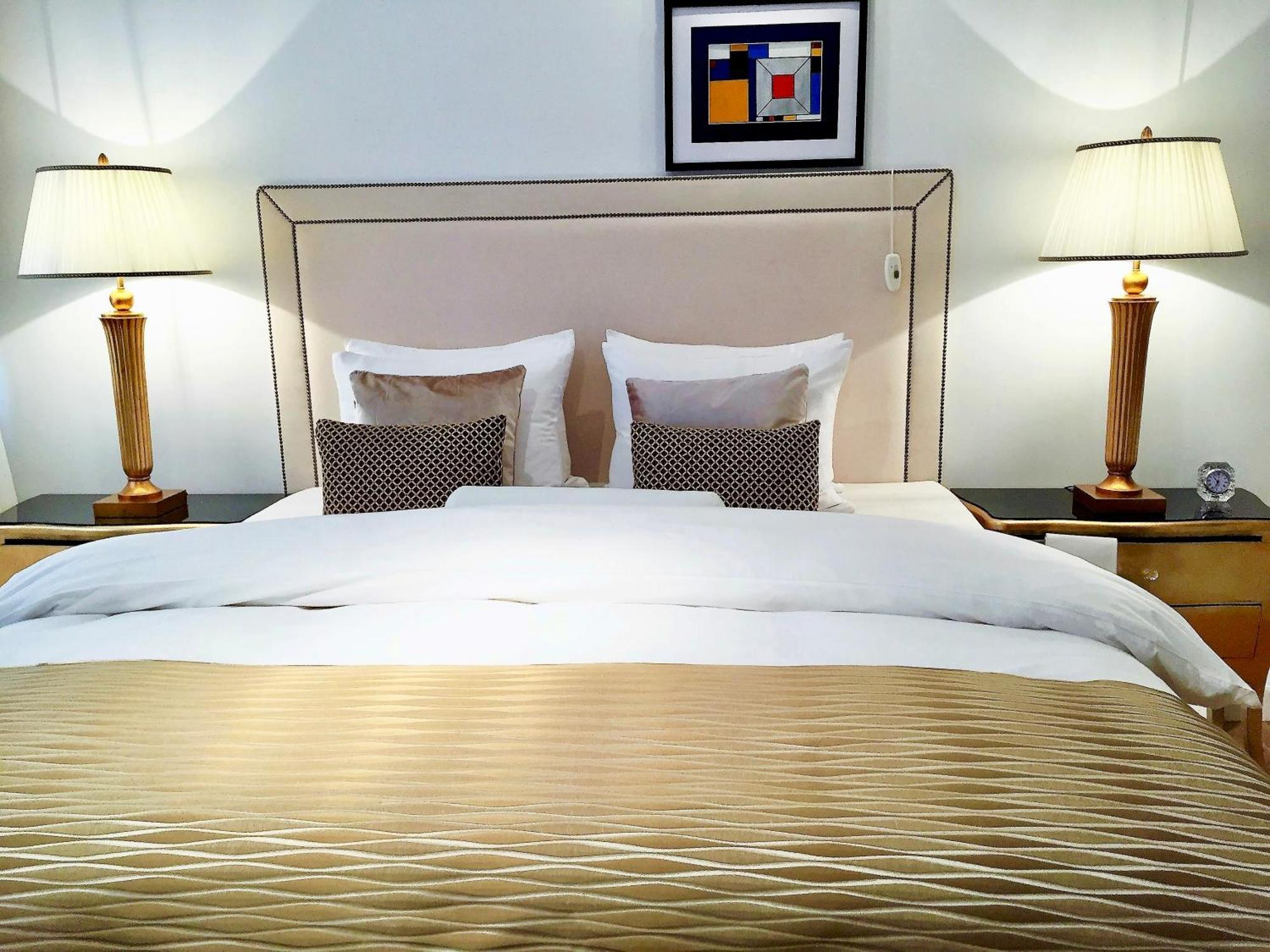 Luxury Apartments Mondrian Market Square III Warsaw Room photo